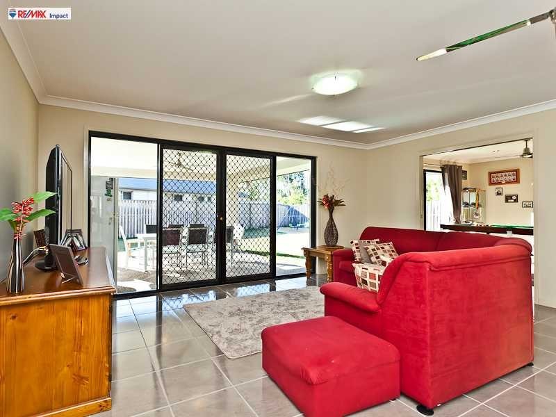 7 Azure Place, Narangba QLD 4504