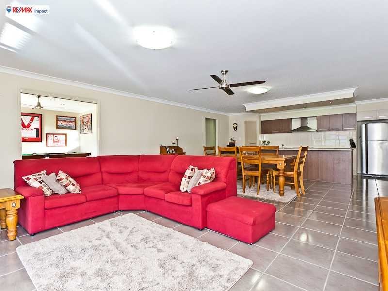 7 Azure Place, Narangba QLD 4504