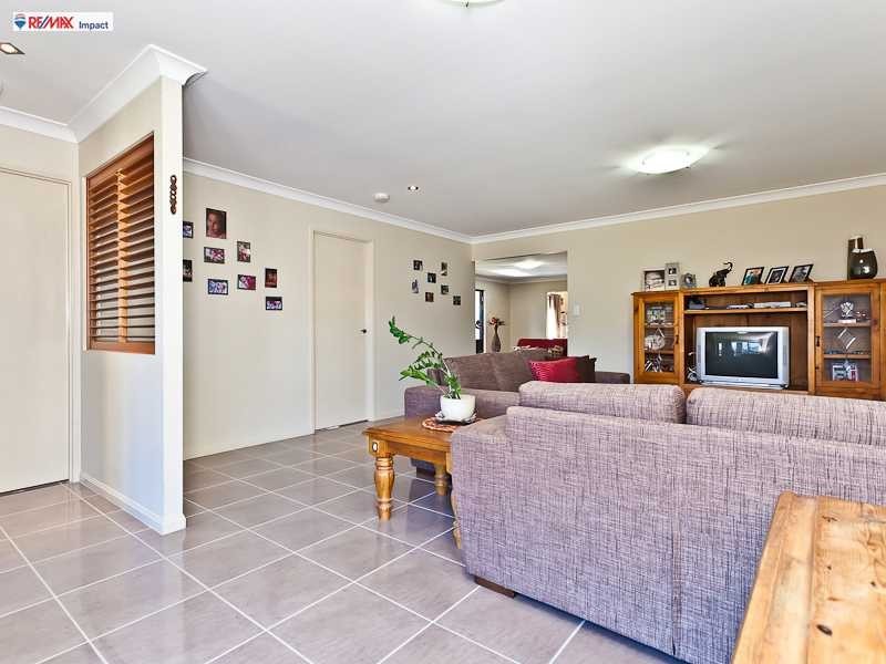7 Azure Place, Narangba QLD 4504