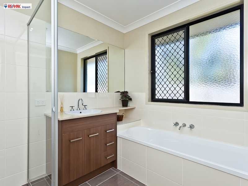 7 Azure Place, Narangba QLD 4504