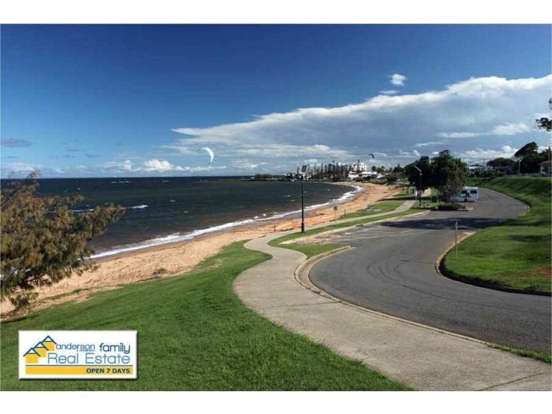 33 Murphy Street, Scarborough QLD 4020