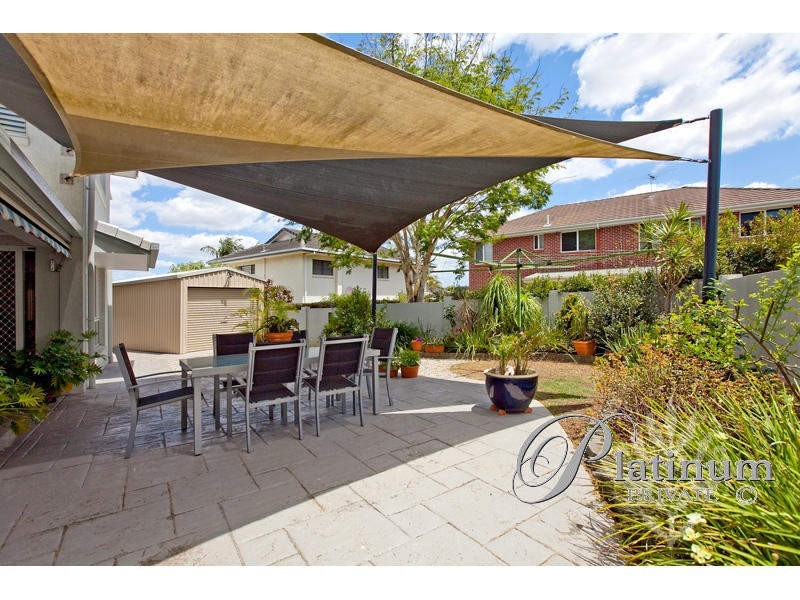 11 St Andrews Crescent, Carindale QLD 4152