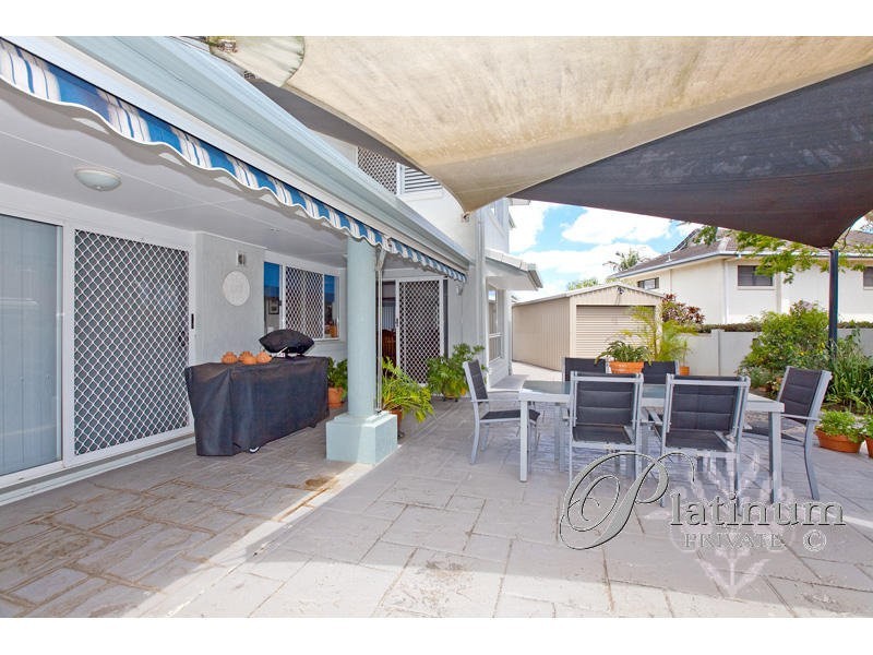 11 St Andrews Crescent, Carindale QLD 4152