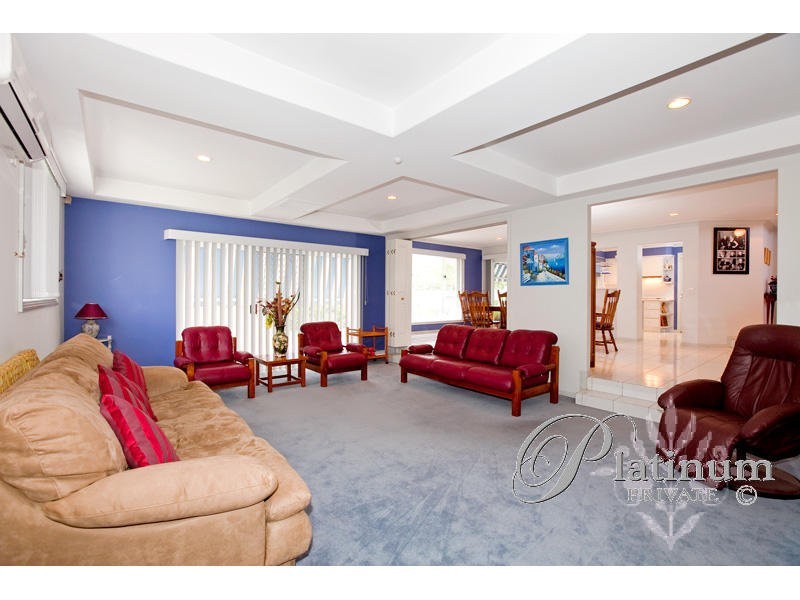 11 St Andrews Crescent, Carindale QLD 4152