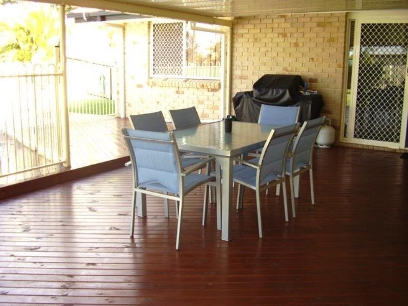 11 St Andrews Crescent, Carindale QLD 4152