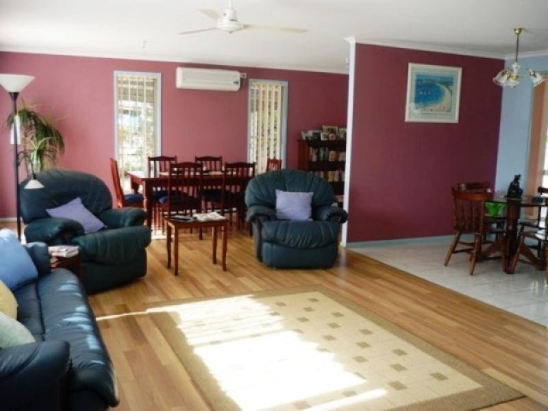 11 St Andrews Crescent, Carindale QLD 4152