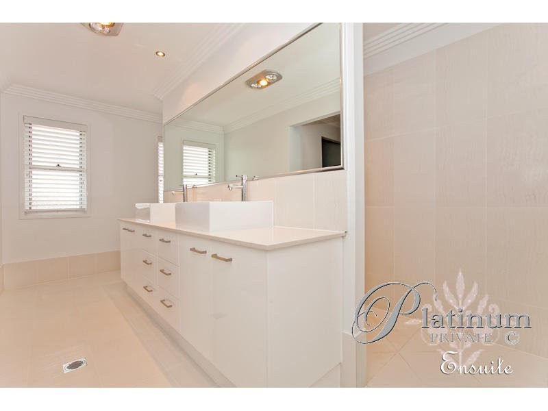 14 Riverston Court, Carindale QLD 4152