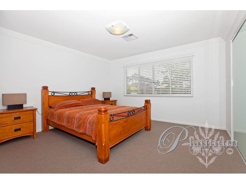 14 Riverston Court, Carindale QLD 4152