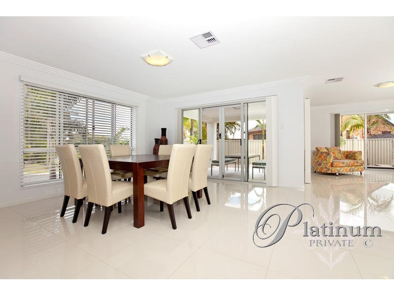 14 Riverston Court, Carindale QLD 4152