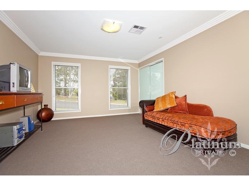 14 Riverston Court, Carindale QLD 4152