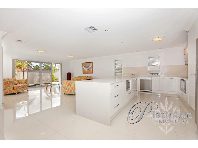 14 Riverston Court, Carindale QLD 4152