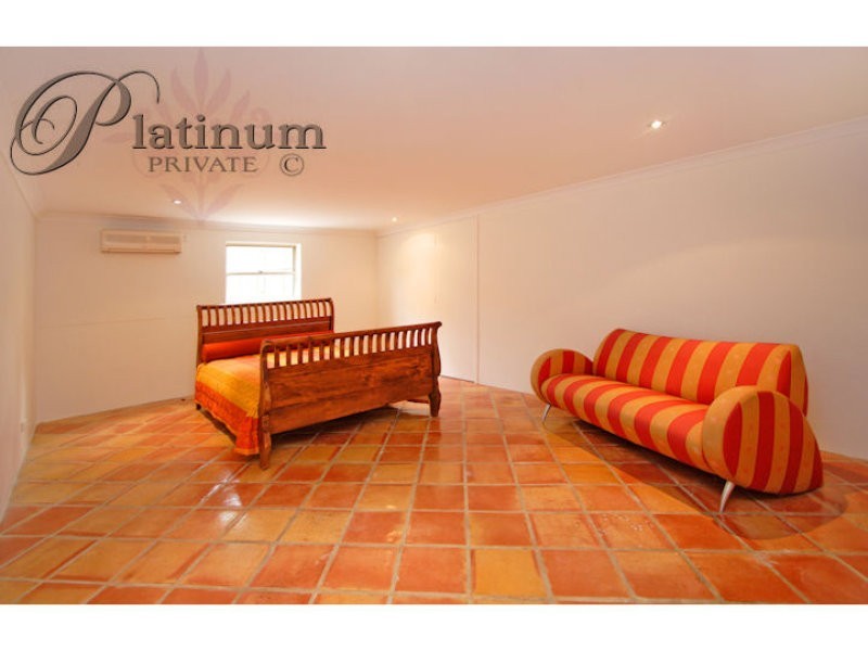 17 Breene Court, Carindale QLD 4152