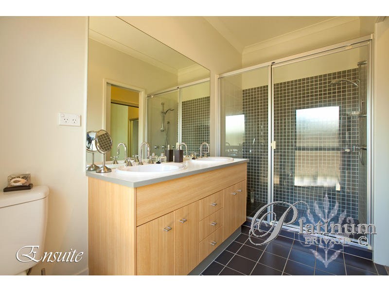 83 Mossvale Drive, Wakerley QLD 4154