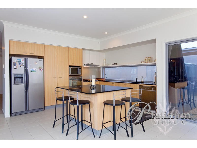 83 Mossvale Drive, Wakerley QLD 4154