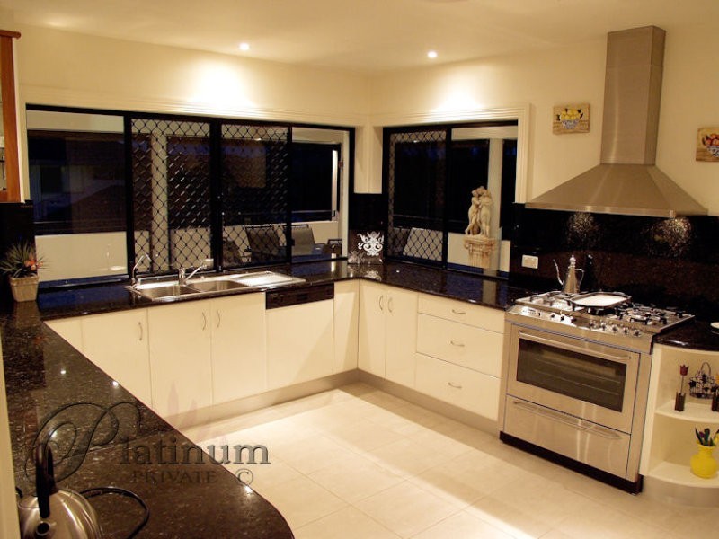 35 Holborn Crescent, Carindale QLD 4152