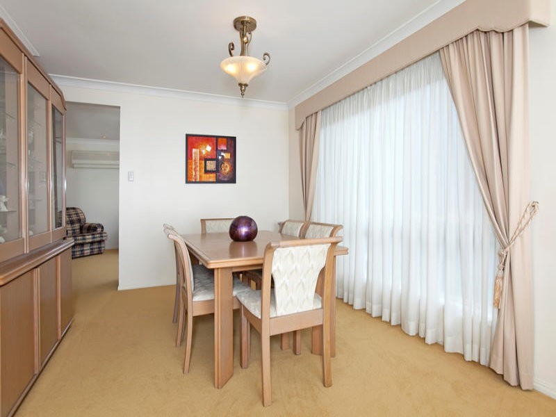 94 Donnington Street, Carindale QLD 4152