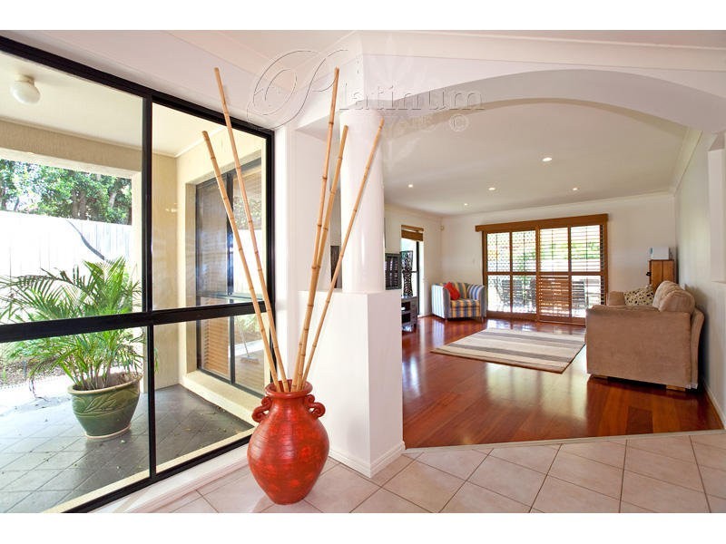 5 Duthie Court, Carindale QLD 4152