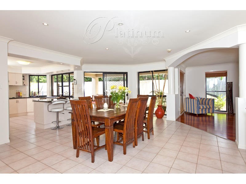 5 Duthie Court, Carindale QLD 4152