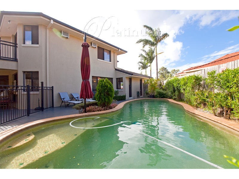 5 Duthie Court, Carindale QLD 4152