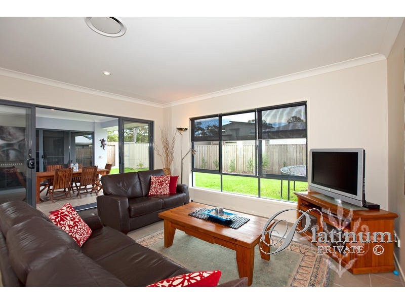 75 Red Gum Crescent, Wakerley QLD 4154