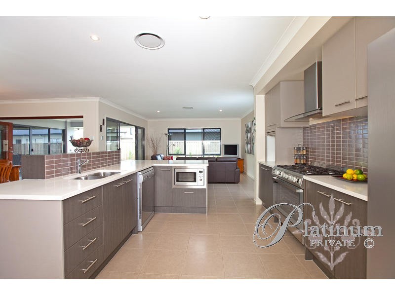 75 Red Gum Crescent, Wakerley QLD 4154