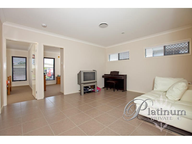 75 Red Gum Crescent, Wakerley QLD 4154