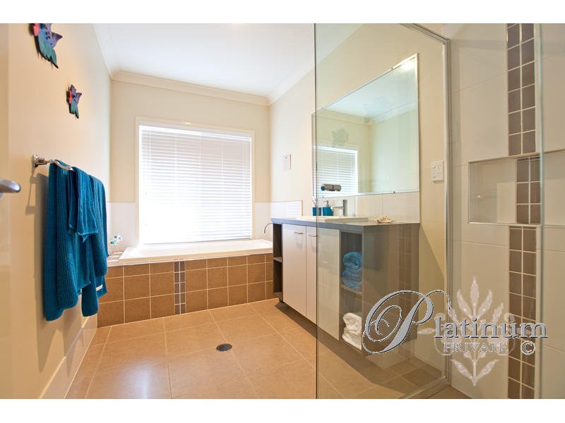 75 Red Gum Crescent, Wakerley QLD 4154