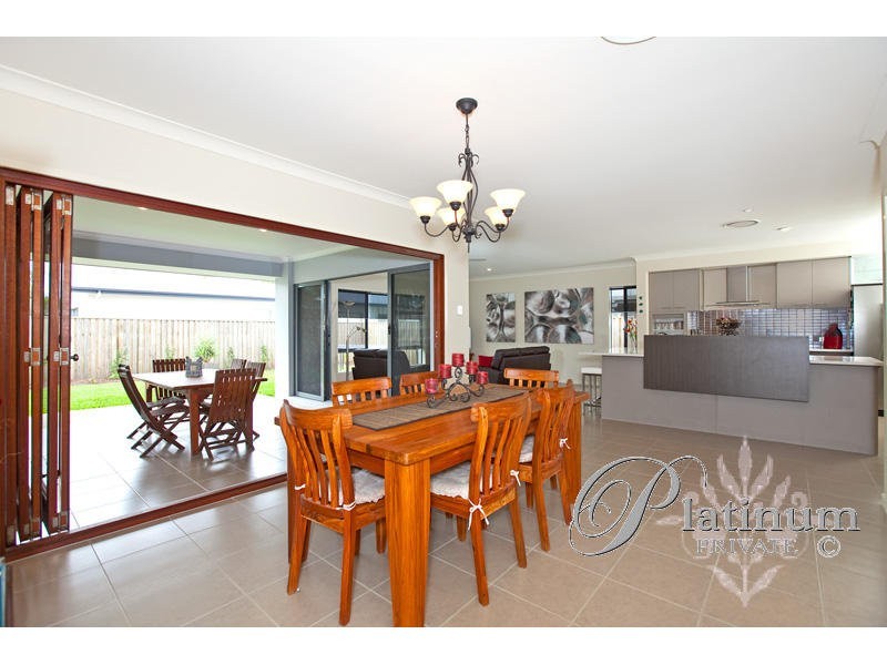 75 Red Gum Crescent, Wakerley QLD 4154