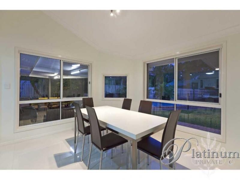 43 Eromanga Street, Carindale QLD 4152