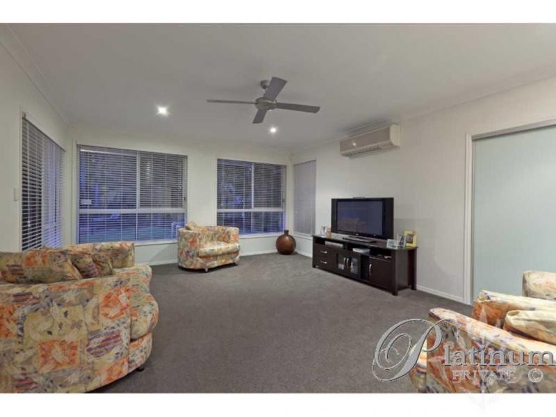 43 Eromanga Street, Carindale QLD 4152