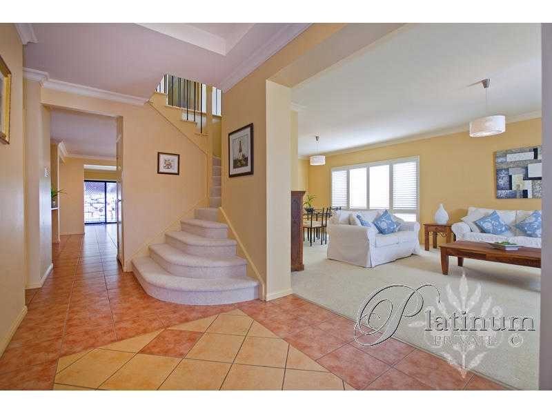 53 Kenilworth Place, Carindale QLD 4152