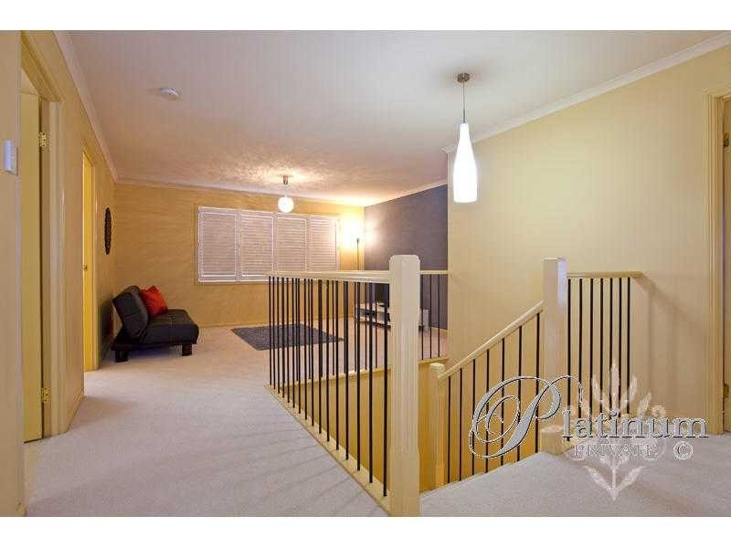 53 Kenilworth Place, Carindale QLD 4152