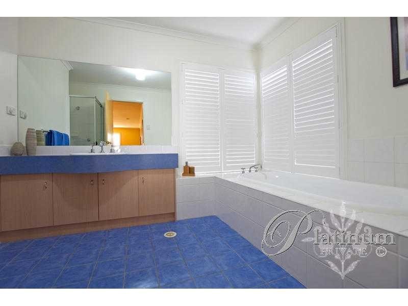 53 Kenilworth Place, Carindale QLD 4152