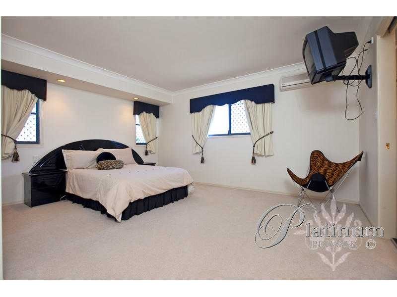 6 Pinehurst Place, Carindale QLD 4152