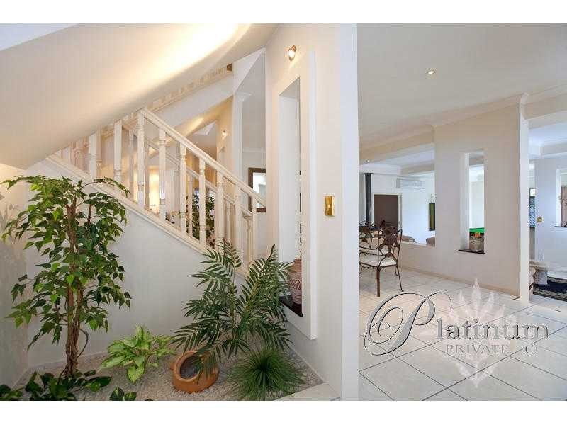 6 Pinehurst Place, Carindale QLD 4152