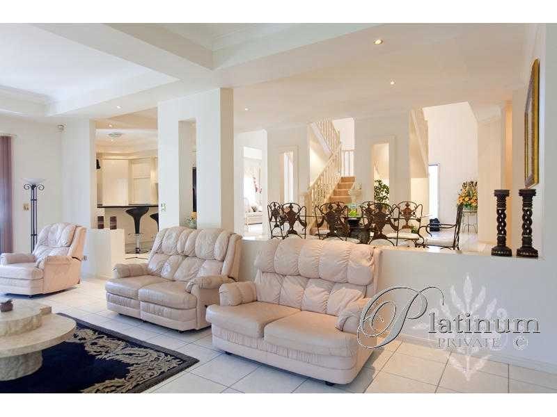 6 Pinehurst Place, Carindale QLD 4152