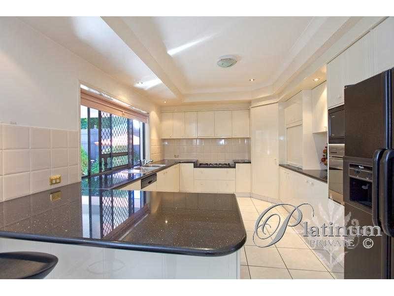 6 Pinehurst Place, Carindale QLD 4152