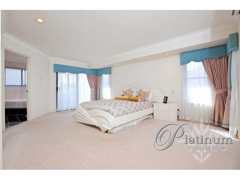 6 Pinehurst Place, Carindale QLD 4152