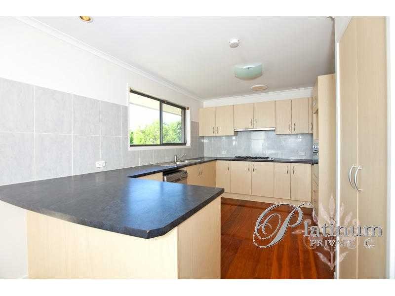 6 Lindisfarne Street, Carindale QLD 4152