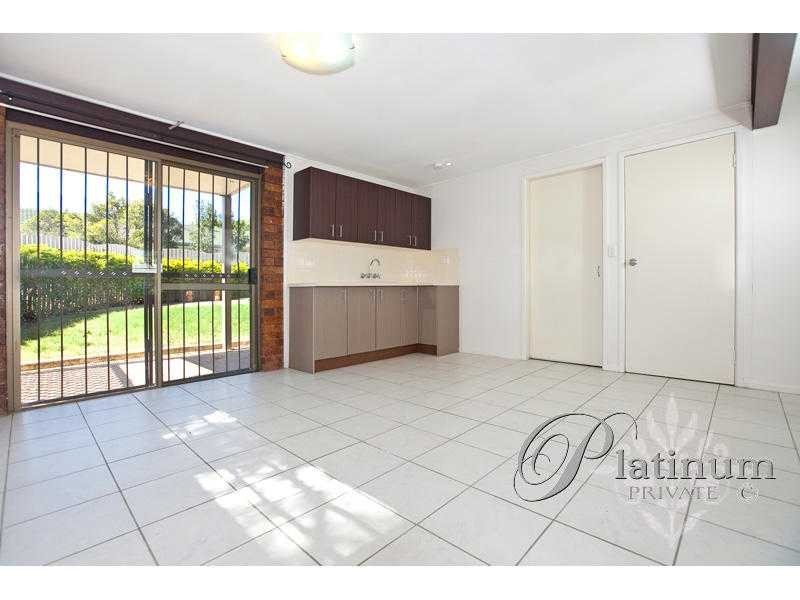 6 Lindisfarne Street, Carindale QLD 4152