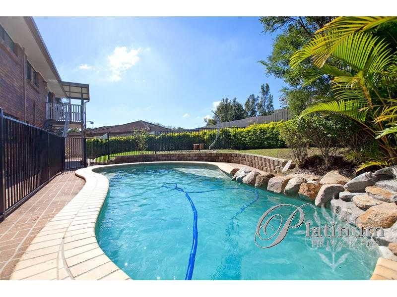 6 Lindisfarne Street, Carindale QLD 4152