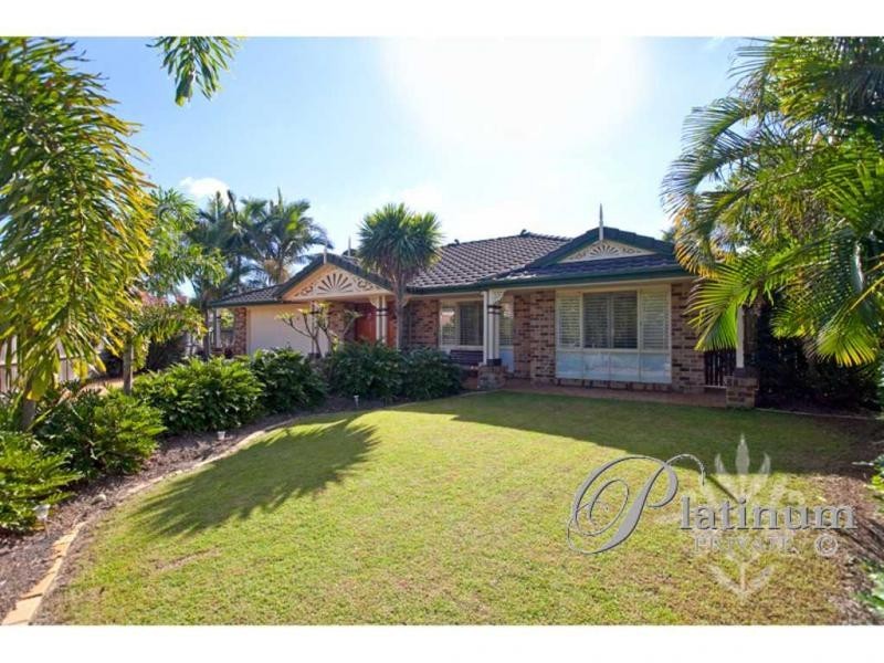 8 Hampshire Close, Carindale QLD 4152