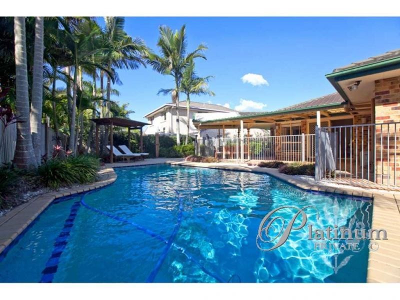 8 Hampshire Close, Carindale QLD 4152