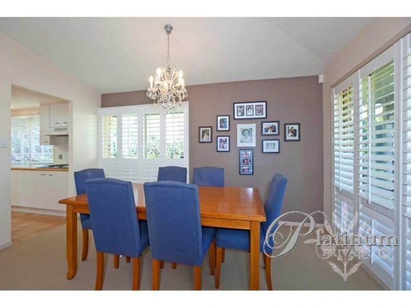 8 Hampshire Close, Carindale QLD 4152