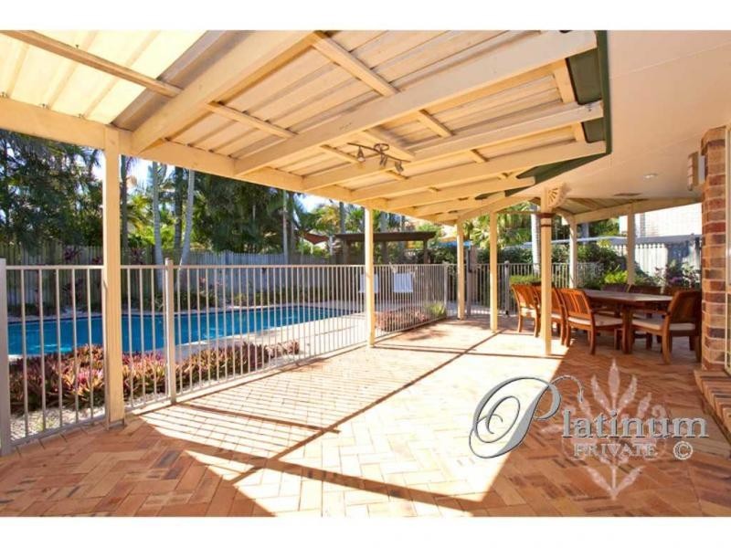 8 Hampshire Close, Carindale QLD 4152