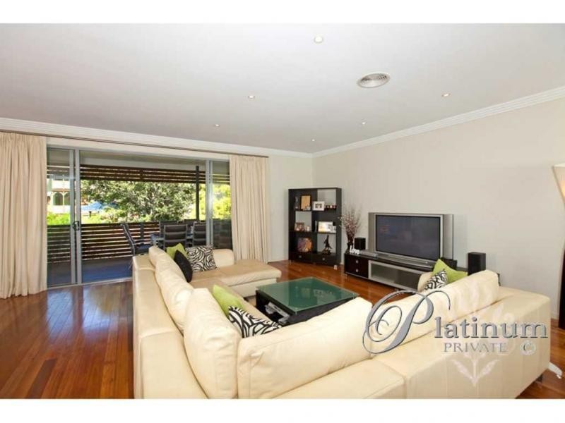 123 Macrossan Avenue, Norman Park QLD 4170