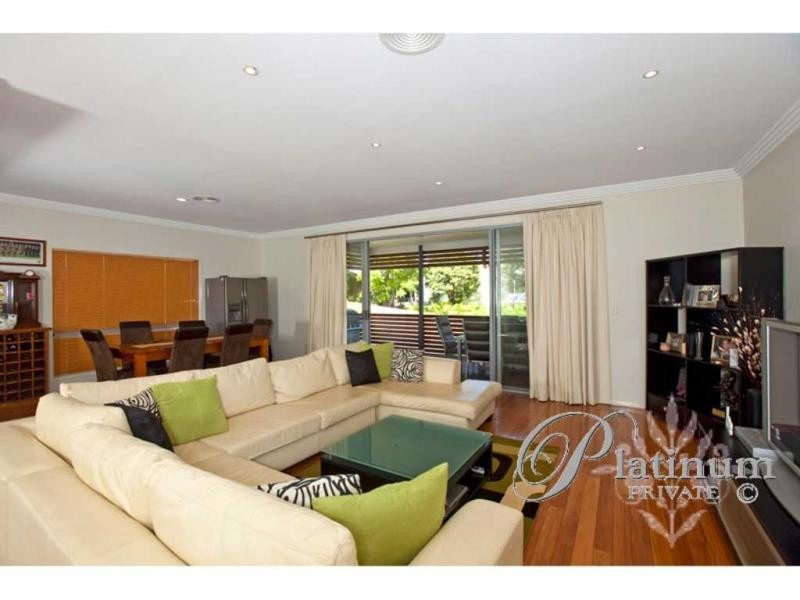 123 Macrossan Avenue, Norman Park QLD 4170