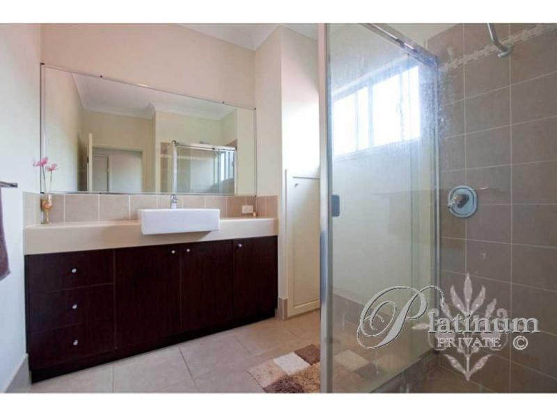 123 Macrossan Avenue, Norman Park QLD 4170