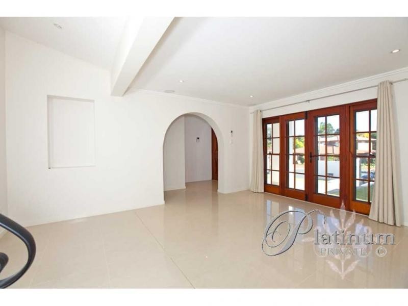 8 Moraunt Street, Carindale QLD 4152