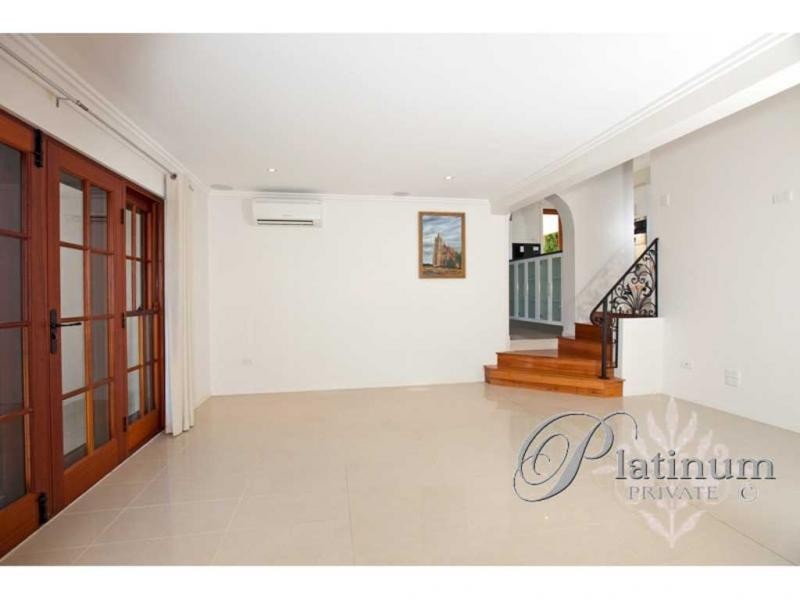 8 Moraunt Street, Carindale QLD 4152